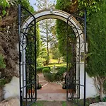With Private Pool & Garden 5 Min To * Μαρμπέλλα