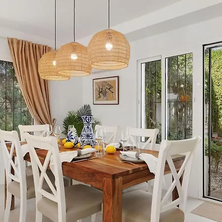 With Private Pool & Garden 5 Min To * Marbella
